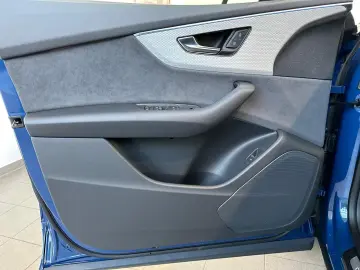 Audi Q8 50TDI Facelift MY26 blau-sw SLine Mtx Pan 23