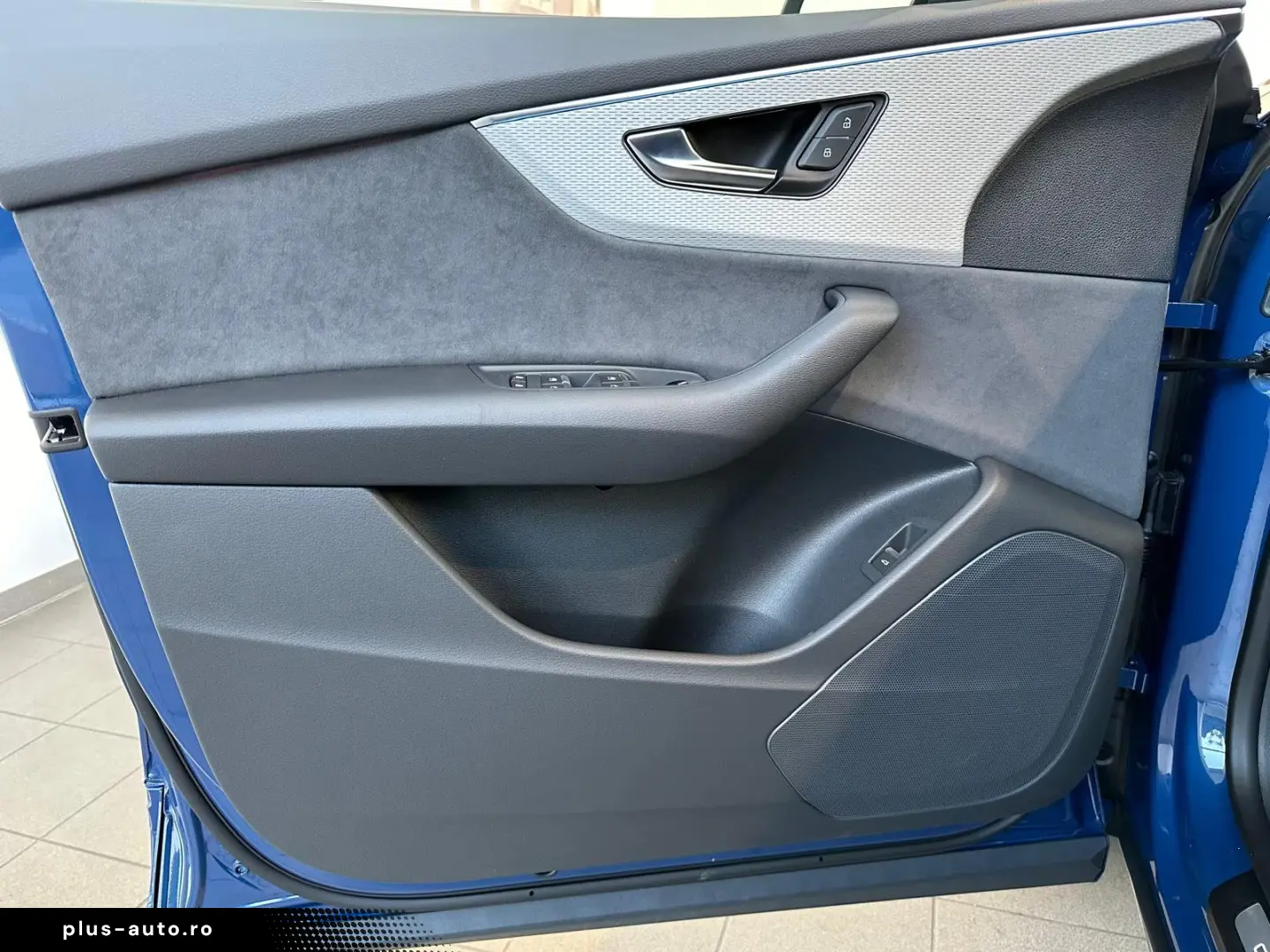 Audi Q8 50TDI Facelift MY26 blau-sw SLine Mtx Pan 23