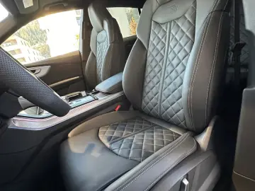 Audi Q8 50TDI Facelift MY26 blau-sw SLine Mtx Pan 23