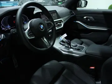 BMW 330e xDrive M Sport HUD Leder H&K Sport Boost