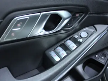 BMW 330e xDrive M Sport HUD Leder H&K Sport Boost