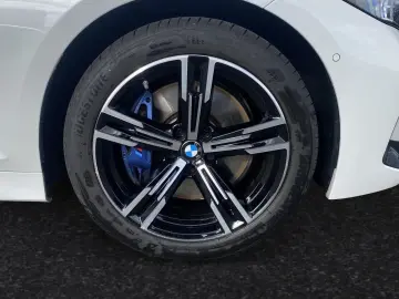 BMW 330e M Sport Glasdach Head-Up H K PA