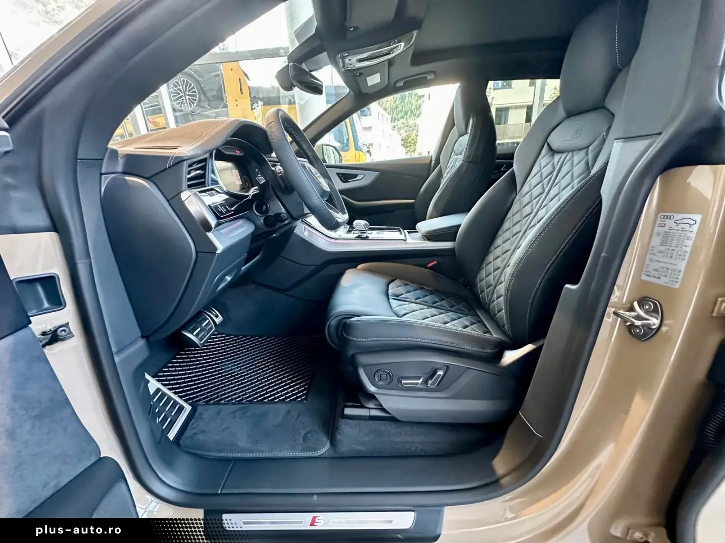 Audi Q8 50TDI Facelift MY26 gold-sw SLine Mtx Pan 23