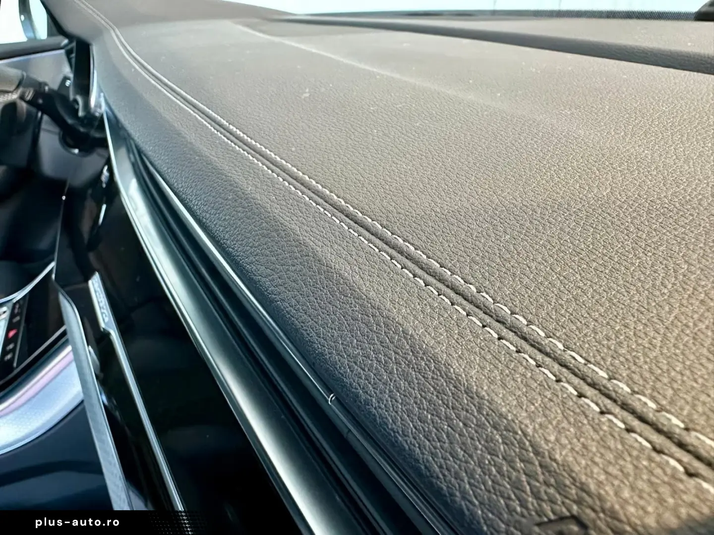 Audi Q8 50TDI Facelift MY26 gold-sw SLine Mtx Pan 23