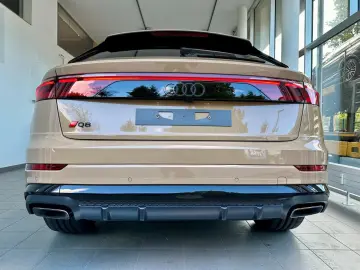 Audi Q8 50TDI Facelift MY26 gold-sw SLine Mtx Pan 23