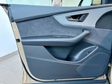 Audi Q8 50TDI Facelift MY26 gold-sw SLine Mtx Pan 23