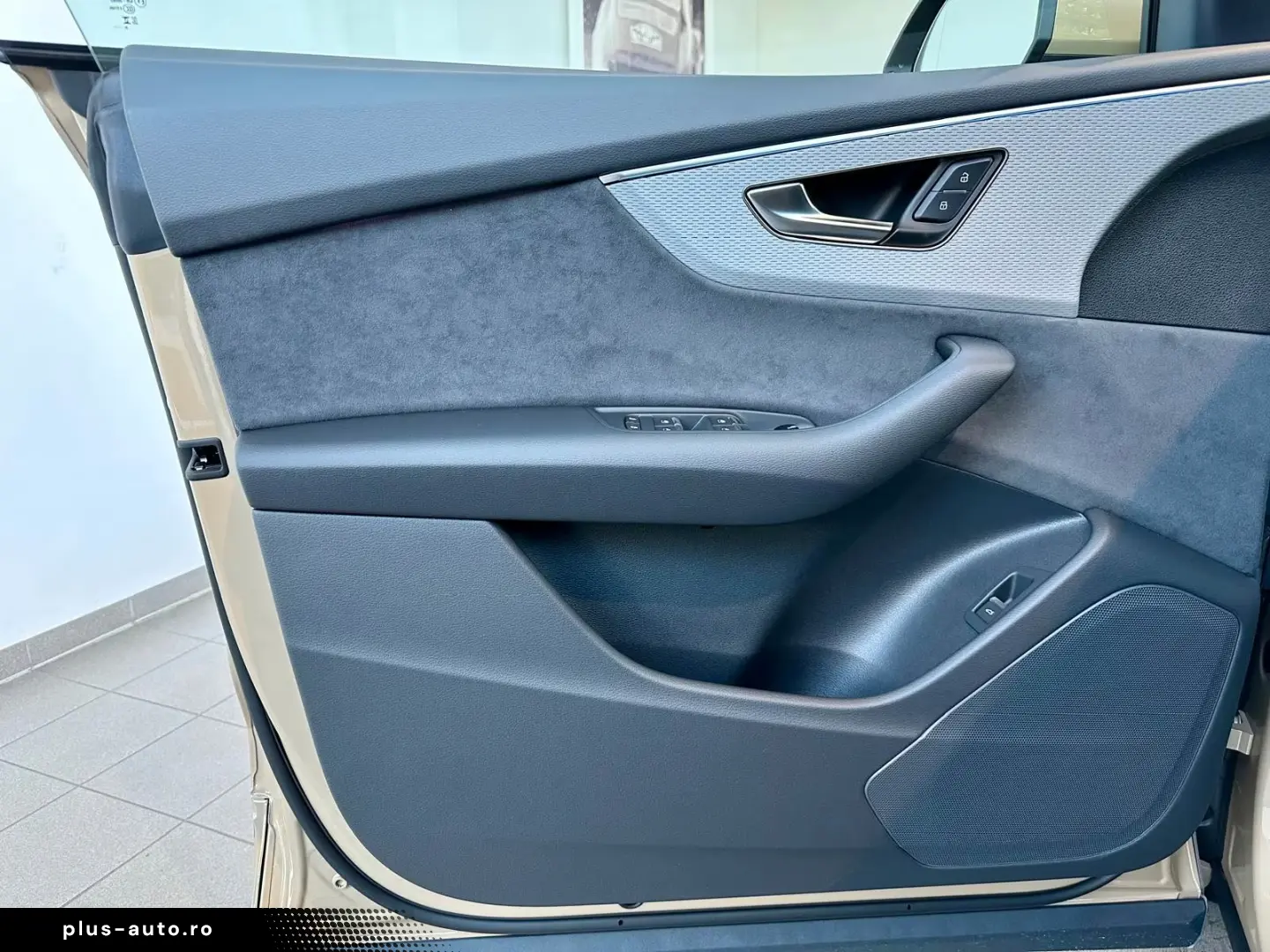 Audi Q8 50TDI Facelift MY26 gold-sw SLine Mtx Pan 23