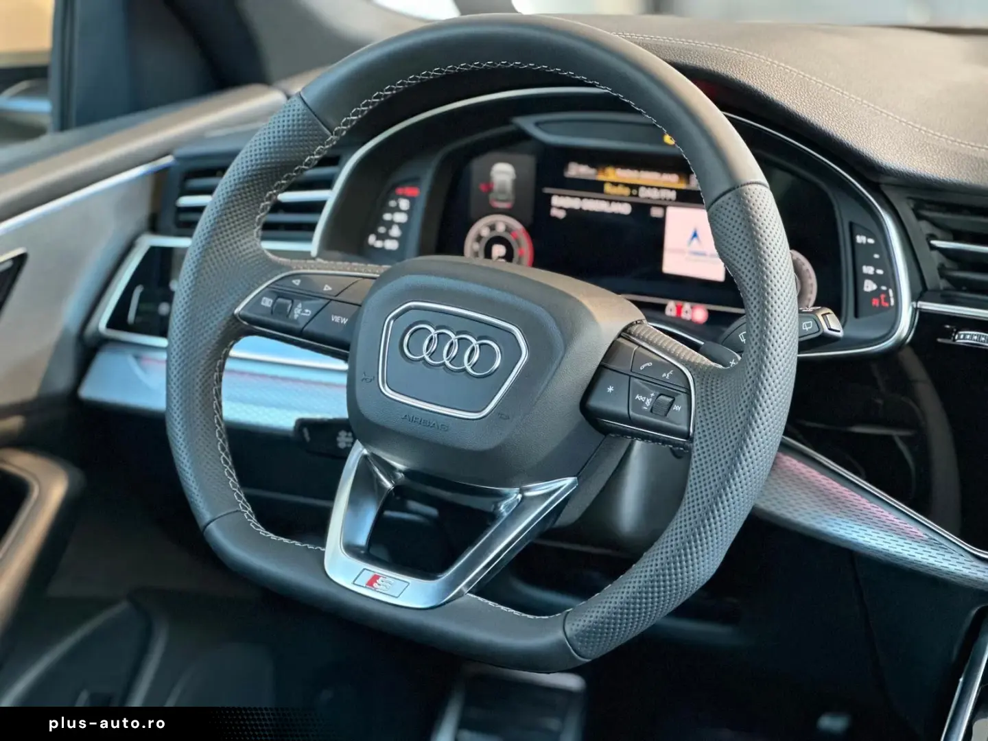 Audi Q8 50TDI Facelift MY26 gold-sw SLine Mtx Pan 23