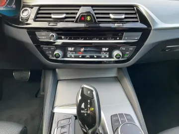 BMW 520d xDrive M SPORT RÜCKFAHR SHZ DAB