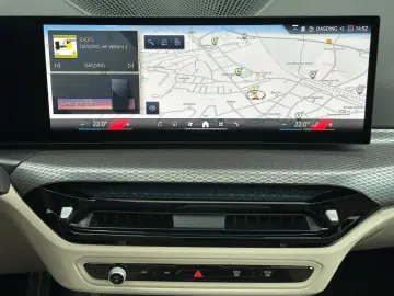 BMW 330e xDr.M Sport FACELIFT HUD ACC GlasD.HiFi P