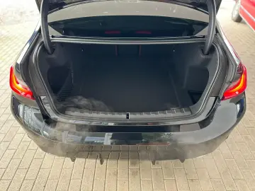 BMW 320 i Lim. M Sport   Pano