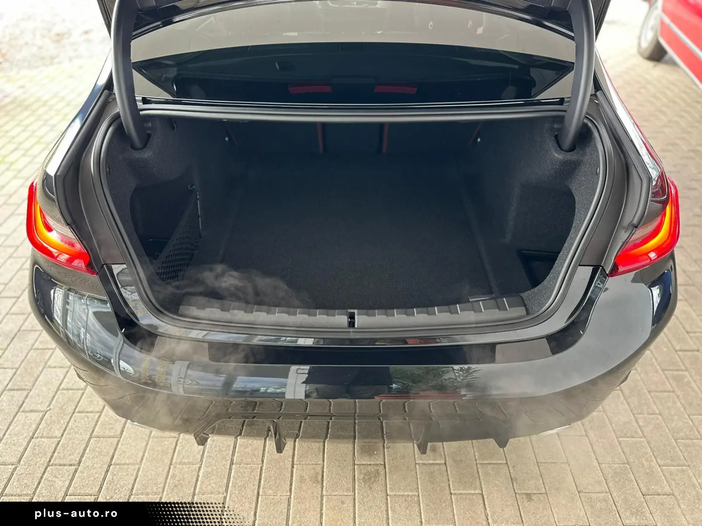 BMW 320 i Lim. M Sport   Pano