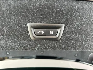 BMW 320 i Lim. M Sport   Pano