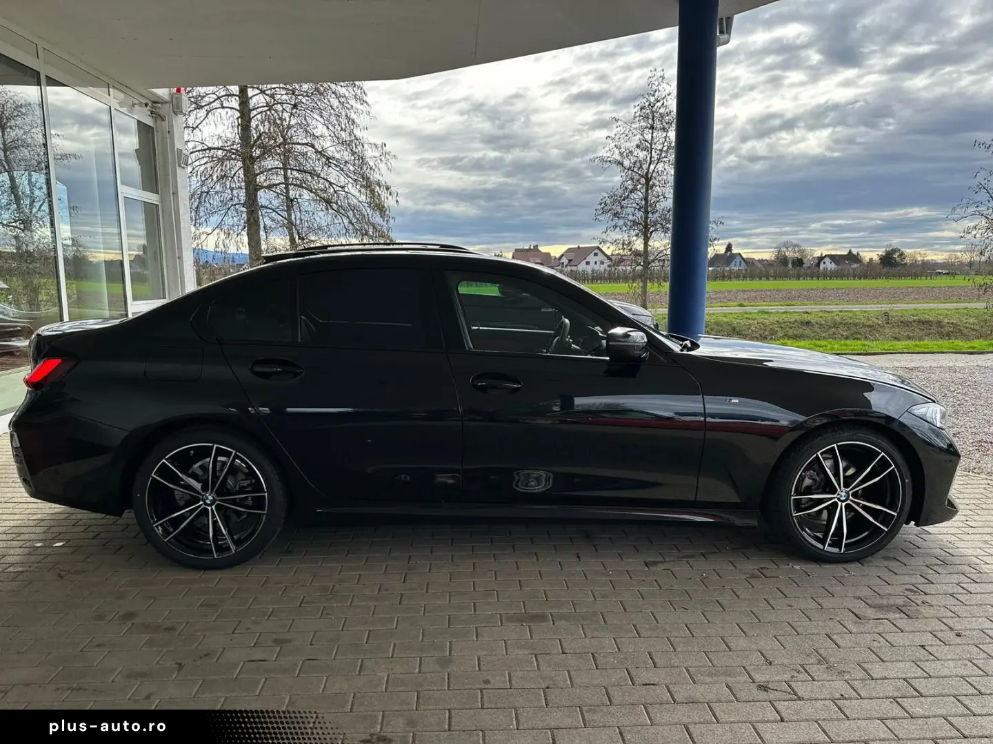 BMW 320 i Lim. M Sport   Pano