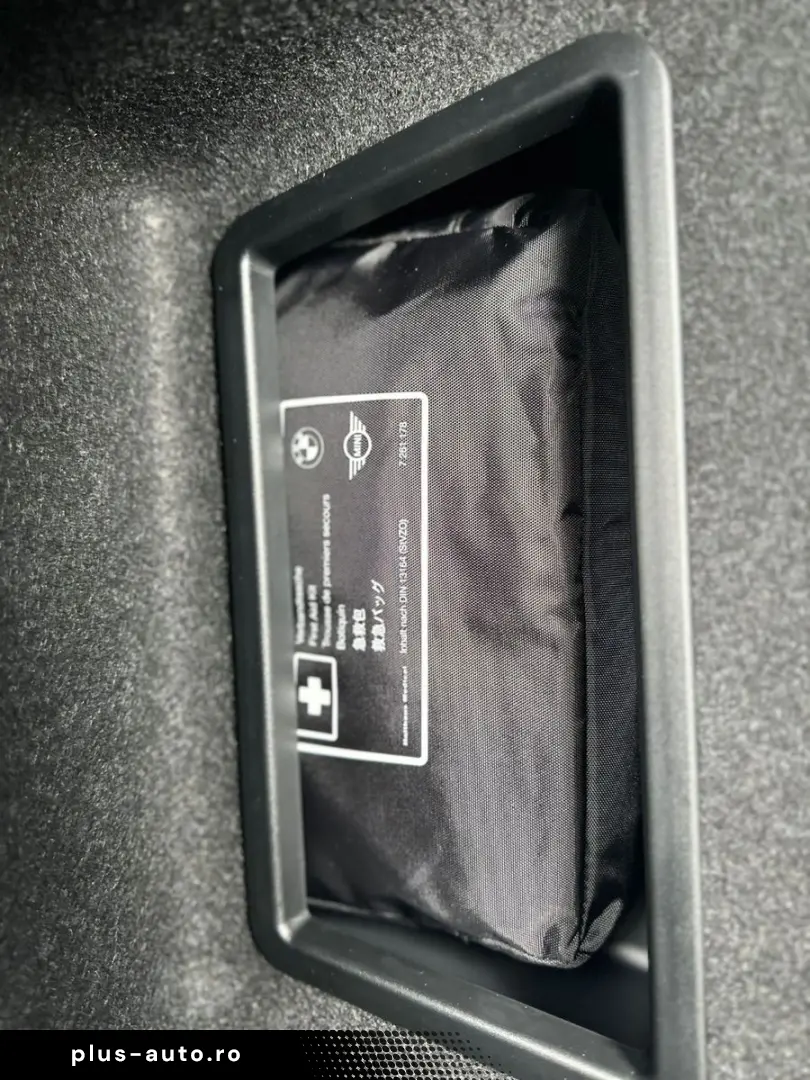 BMW 320 i Lim. M Sport   Pano