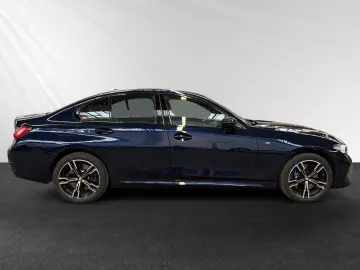 BMW 330e xDrive M Sport Glasdach Head-Up PA