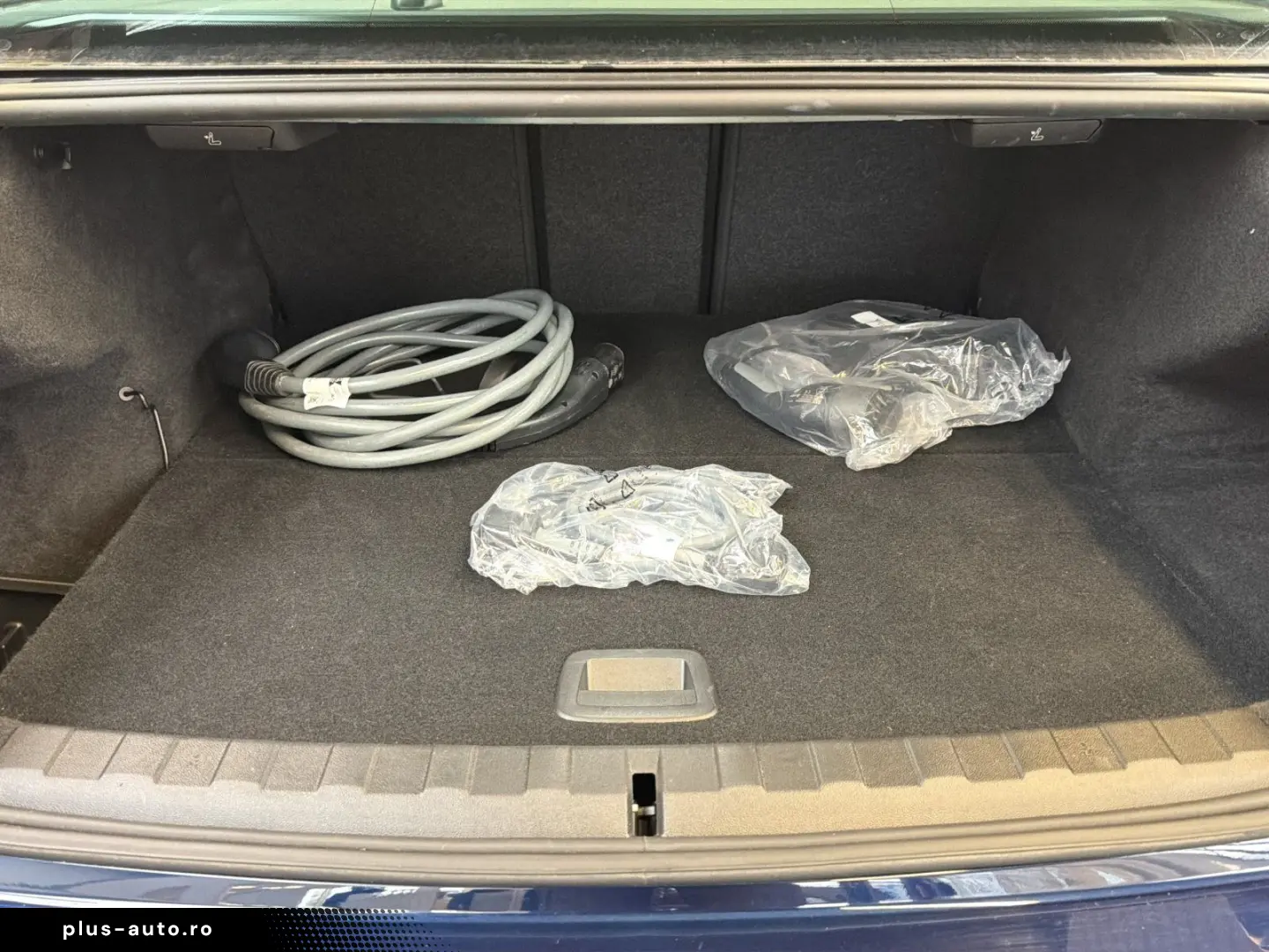 BMW 330e xDrive M Sport Glasdach Head-Up PA