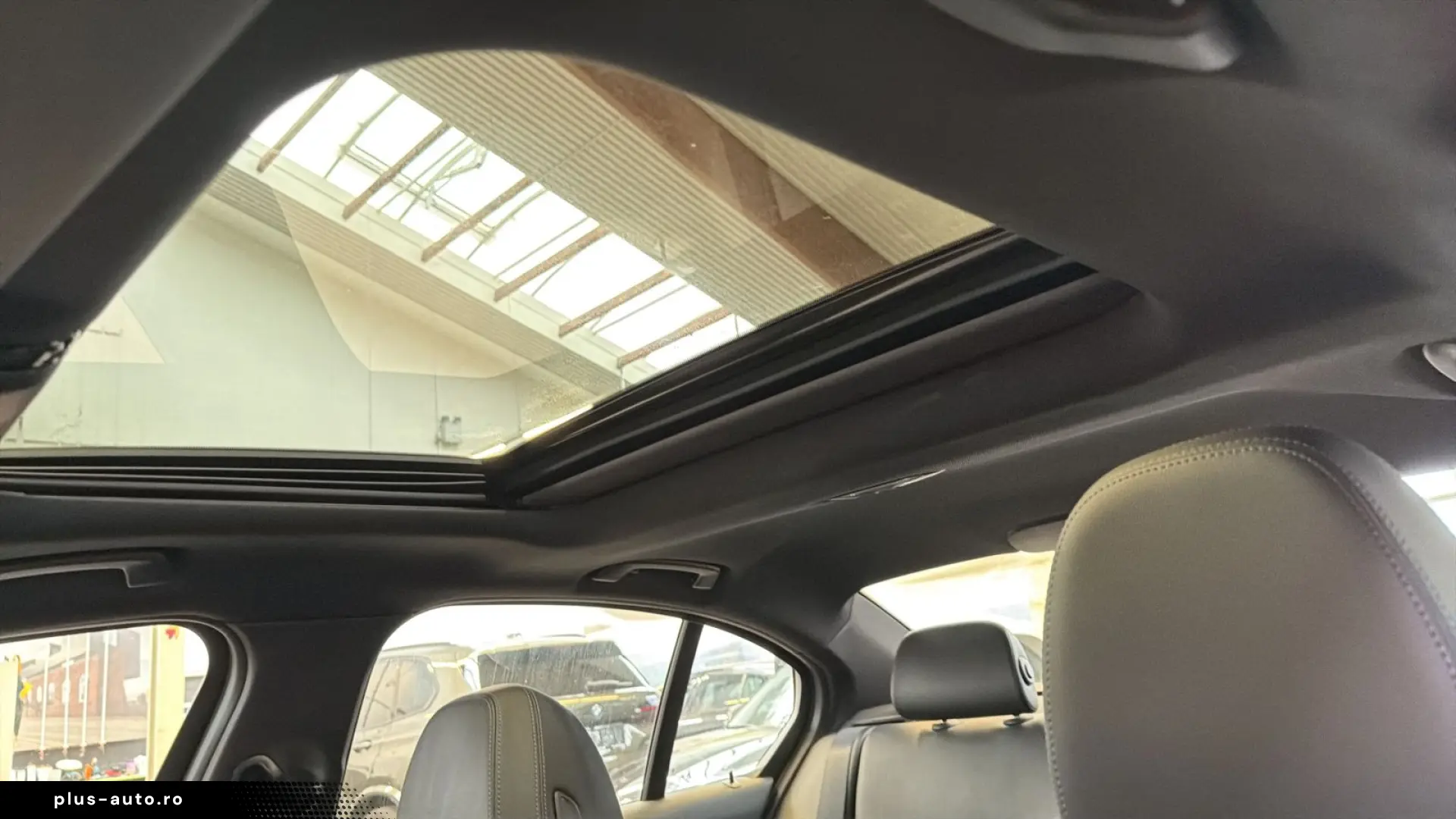 BMW 330e xDrive M Sport Glasdach Head-Up PA