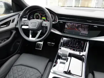 Audi Q8 55 TFSI e S-Line B O Pano Laser AHK Head-Up