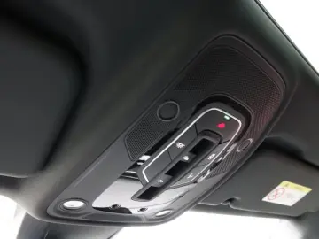 Audi Q8 55 TFSI e S-Line B O Pano Laser AHK Head-Up