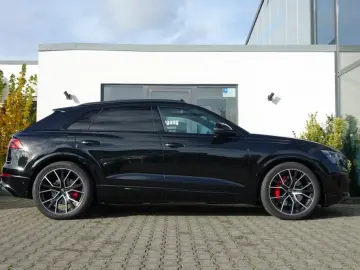 Audi Q8 55 TFSI e S-Line B O Pano Laser AHK Head-Up