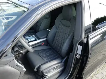 Audi Q8 55 TFSI e S-Line B O Pano Laser AHK Head-Up