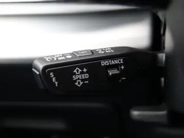 Audi Q8 55 TFSI e S-Line B O Pano Laser AHK Head-Up