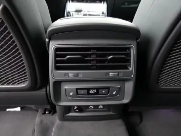 Audi Q8 55 TFSI e S-Line B O Pano Laser AHK Head-Up