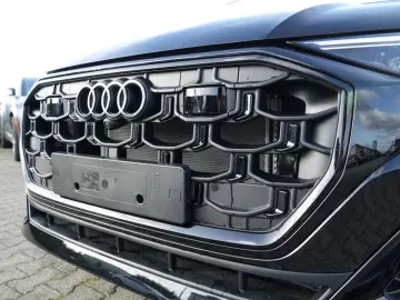 Audi Q8 55 TFSI e S-Line B O Pano Laser AHK Head-Up