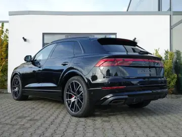 Audi Q8 55 TFSI e S-Line B O Pano Laser AHK Head-Up