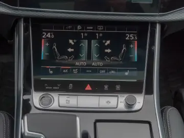 Audi Q8 60 TFSIeS-Line.Matrix.Panoramic.Air Deflector.Towbar