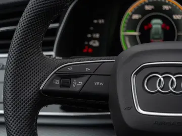 Audi Q8 60 TFSIeS-Line.Matrix.Panoramic.Air Deflector.Towbar