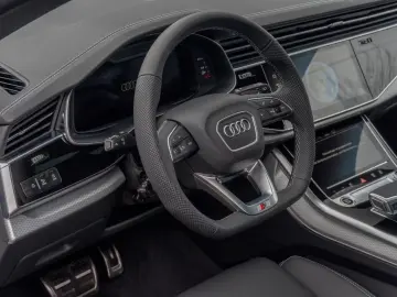 Audi Q8 60 TFSIeS-Line.Matrix.Panoramic.Air Deflector.Towbar