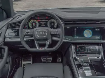 Audi Q8 60 TFSIeS-Line.Matrix.Panoramic.Air Deflector.Towbar