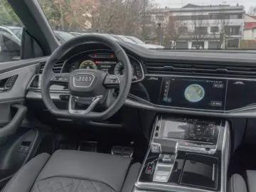 Audi Q8 60 TFSIeS-Line.Matrix.Panoramic.Air Deflector.Towbar