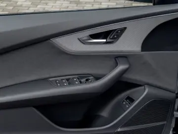 Audi Q8 60 TFSIeS-Line.Matrix.Panoramic.Air Deflector.Towbar