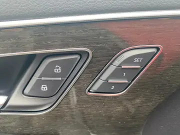 Audi Q8 60 TFSI e quattro EXKLUSIVE FULL