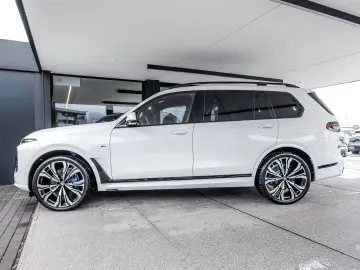 BMW X7 xDrive40i M Sport HUD PANO ACC AHK RFK NAVI
