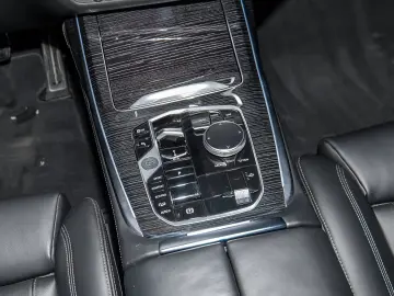 BMW X7 xDrive40i M Sport HUD PANO ACC AHK RFK NAVI