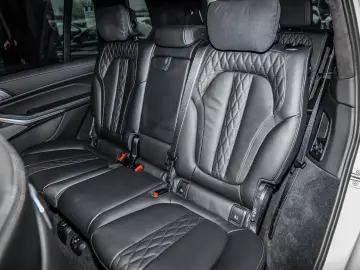 BMW X7 xDrive40i M Sport HUD PANO ACC AHK RFK NAVI