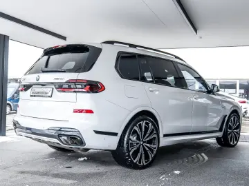 BMW X7 xDrive40i M Sport HUD PANO ACC AHK RFK NAVI