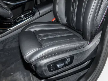 BMW X7 xDrive40i M Sport HUD PANO ACC AHK RFK NAVI