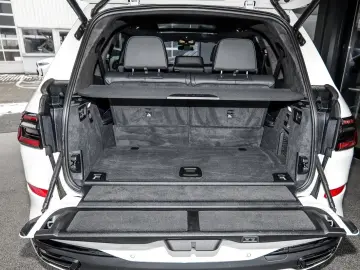 BMW X7 xDrive40i M Sport HUD PANO ACC AHK RFK NAVI