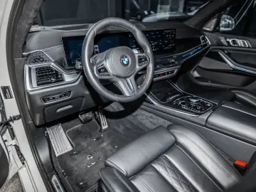 BMW X7 xDrive40i M Sport HUD PANO ACC AHK RFK NAVI