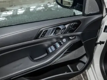 BMW X7 xDrive40i M Sport HUD PANO ACC AHK RFK NAVI