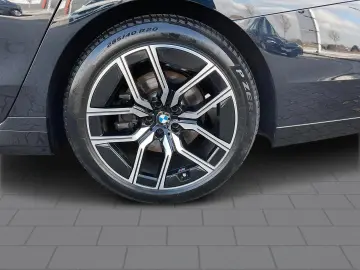 BMW 740 d xDrive M Sport Innovationspaket Pano AHK D