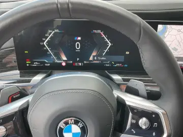 BMW 740 d xDrive M Sport Innovationspaket Pano AHK D