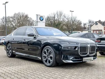 BMW 750e xDrive Pano DAP PAP Massage Iconic Glow Exe