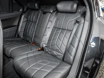 BMW 750e xDrive Pano DAP PAP Massage Iconic Glow Exe