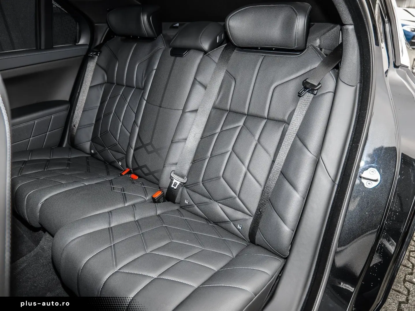 BMW 750e xDrive Pano DAP PAP Massage Iconic Glow Exe